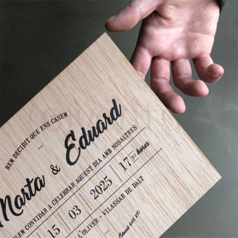 tarjeta de boda de madera