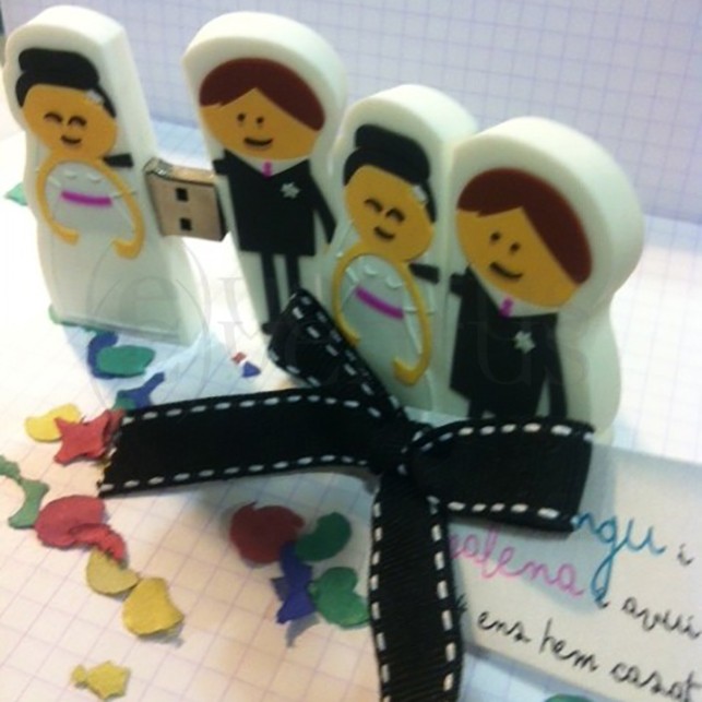 usb pareja de novios