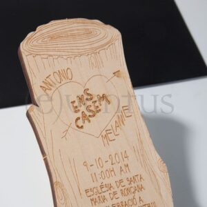 tarjeta boda de madera con gravado