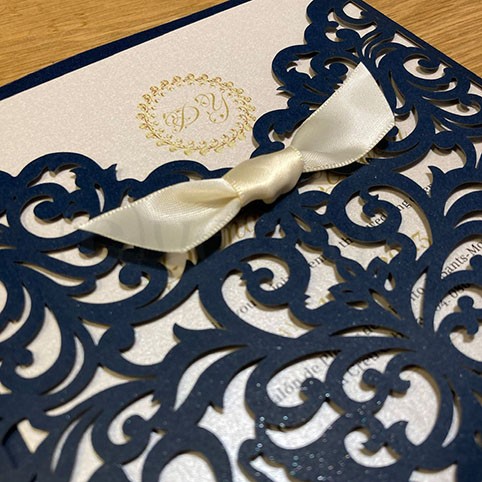 invitación de boda troquelada